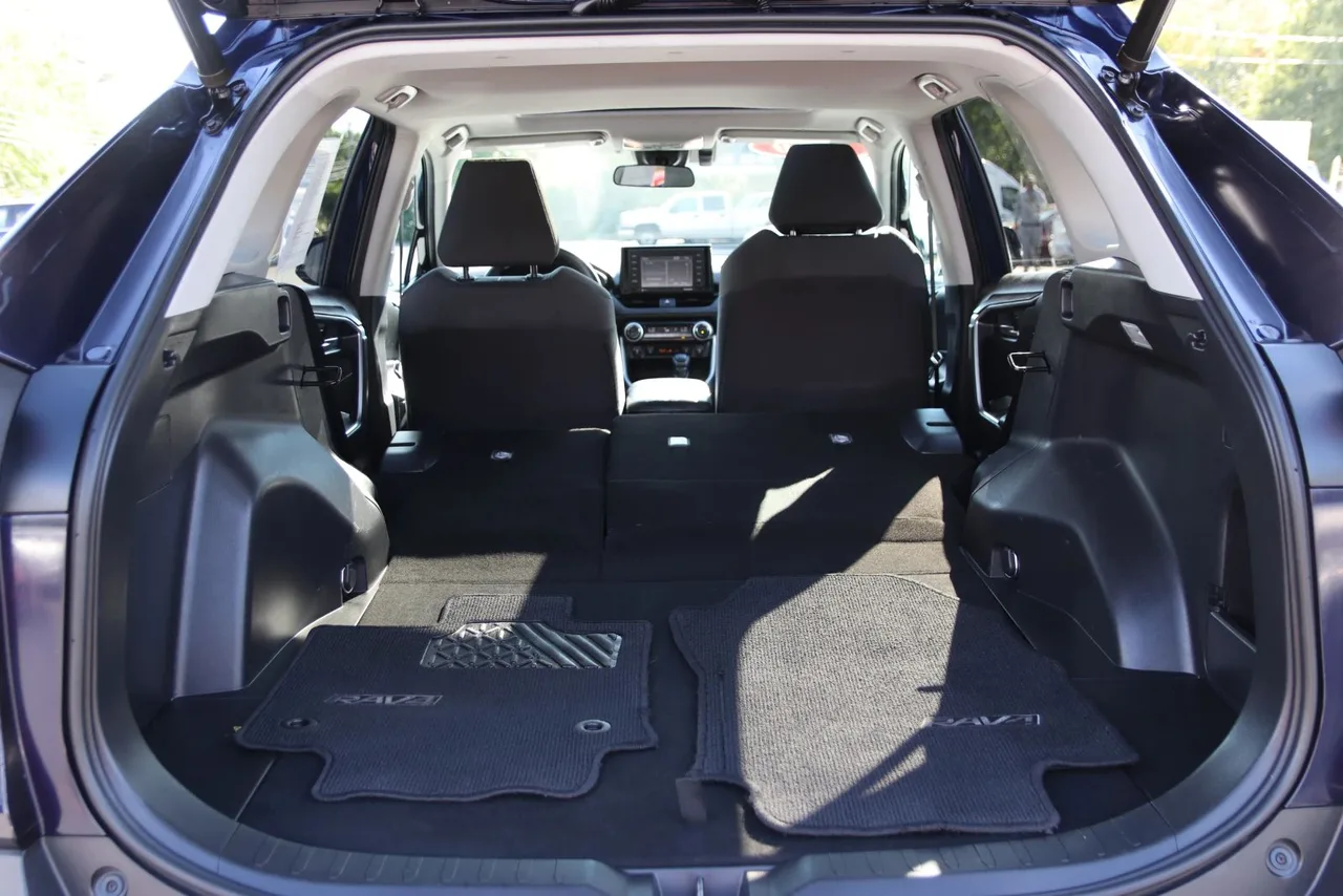 2020 Toyota RAV4 XLE Sport Utility 4D in blue — photo 12 of 39