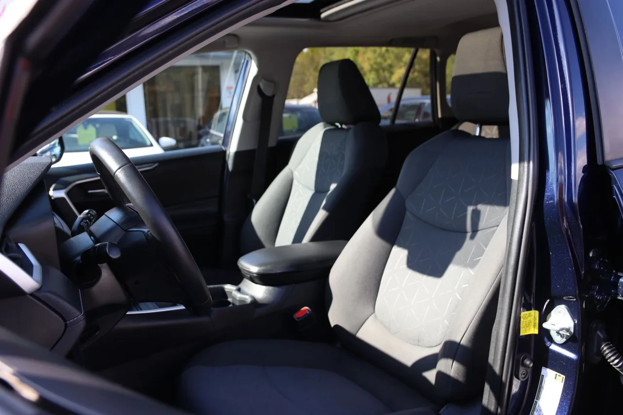 2020 Toyota RAV4 XLE Sport Utility 4D in blue — photo 16 of 39
