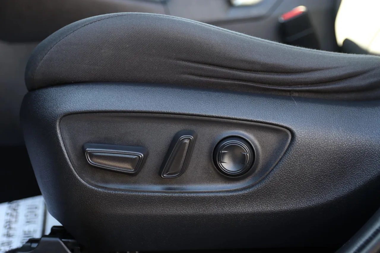 2020 Toyota RAV4 XLE Sport Utility 4D in blue — photo 18 of 39