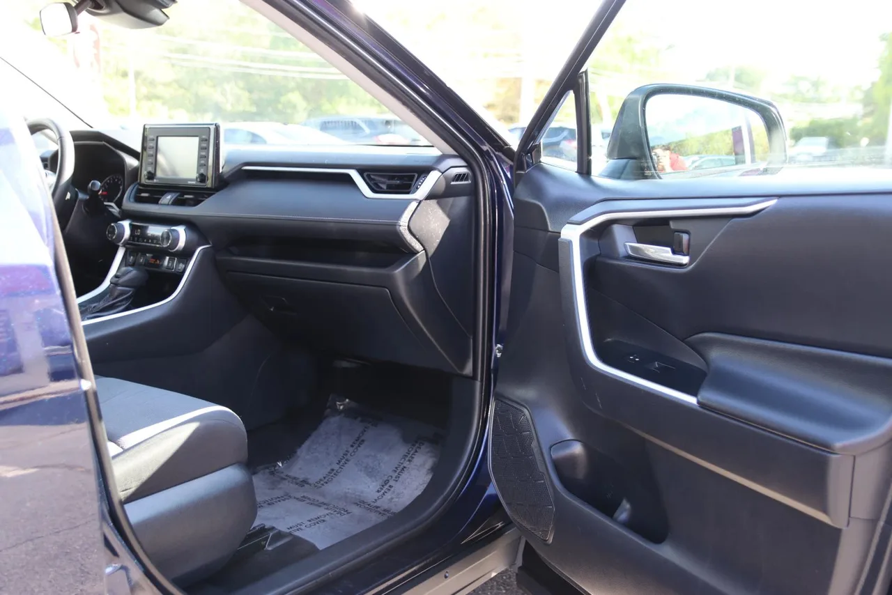 2020 Toyota RAV4 XLE Sport Utility 4D in blue — photo 24 of 39