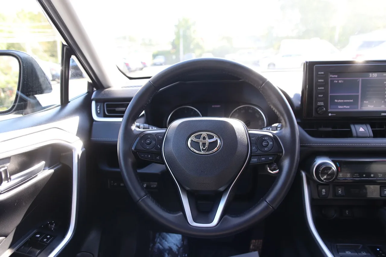 2020 Toyota RAV4 XLE Sport Utility 4D in blue — photo 29 of 39