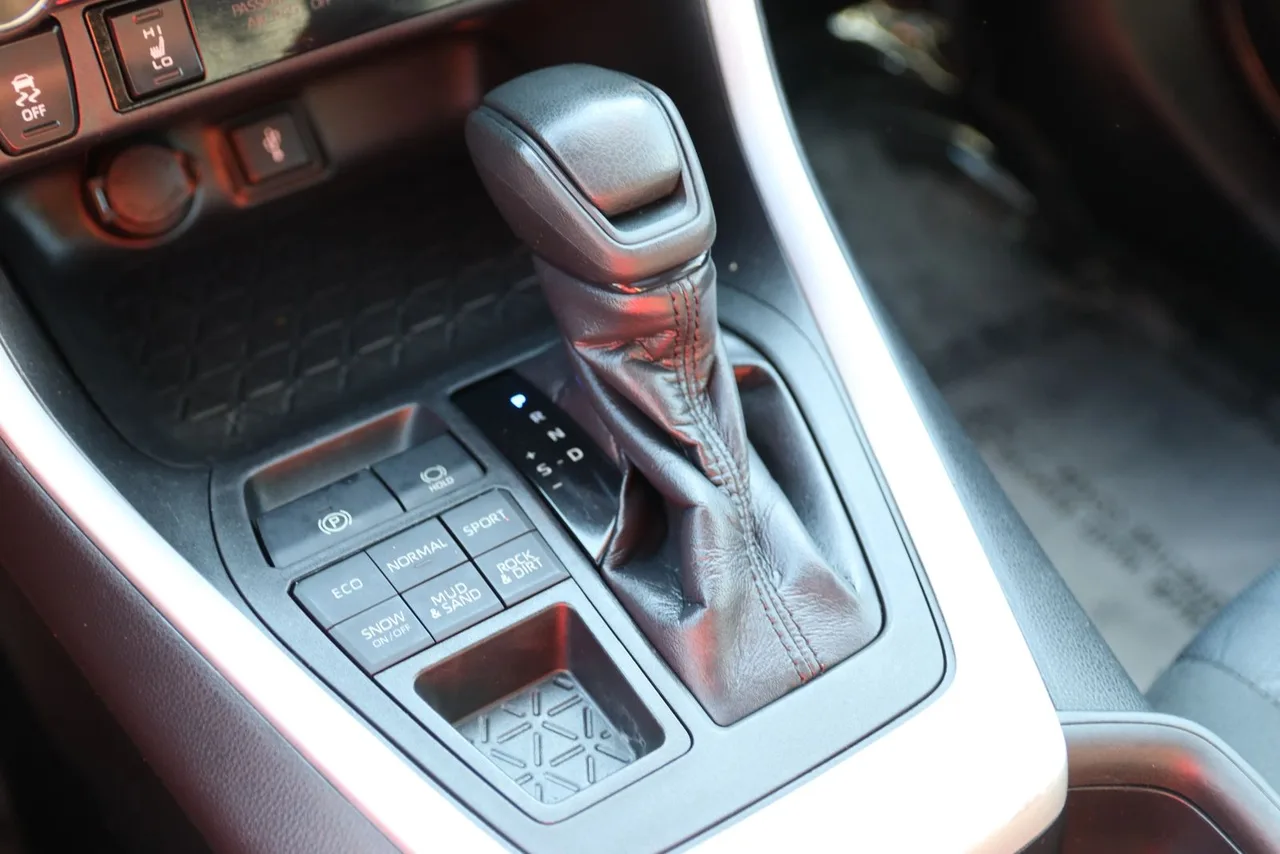 2020 Toyota RAV4 XLE Sport Utility 4D in blue — photo 30 of 39