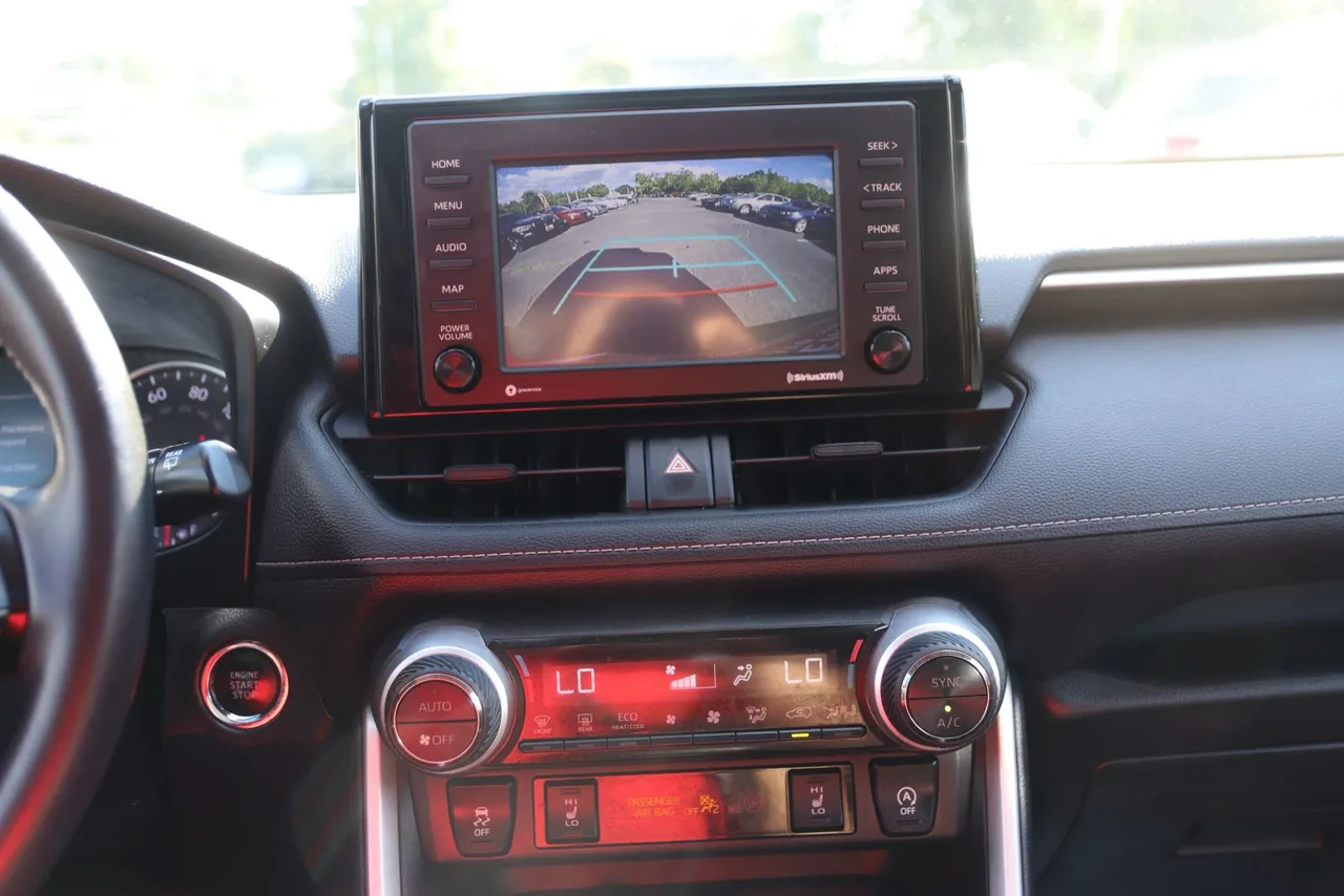 2020 Toyota RAV4 XLE Sport Utility 4D in blue — photo 31 of 39