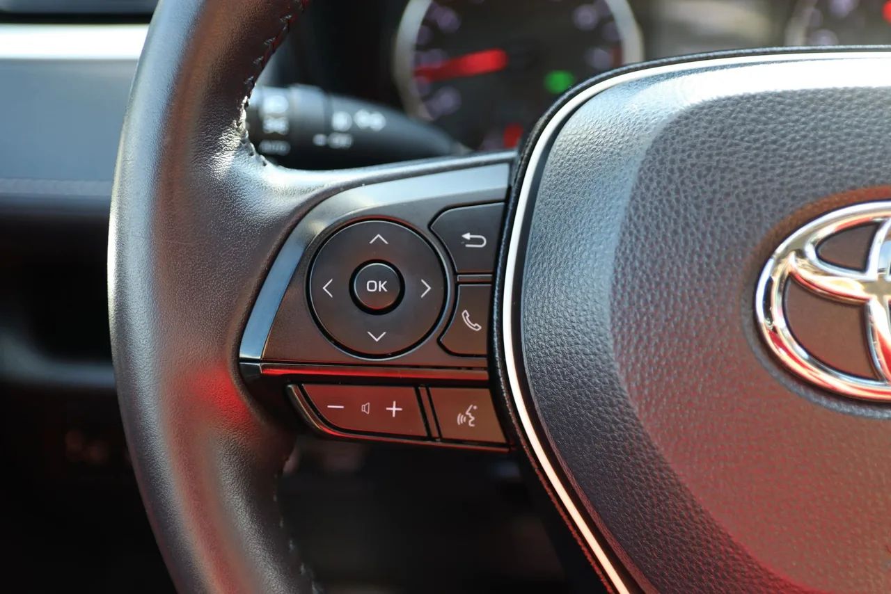 2020 Toyota RAV4 XLE Sport Utility 4D in blue — photo 36 of 39