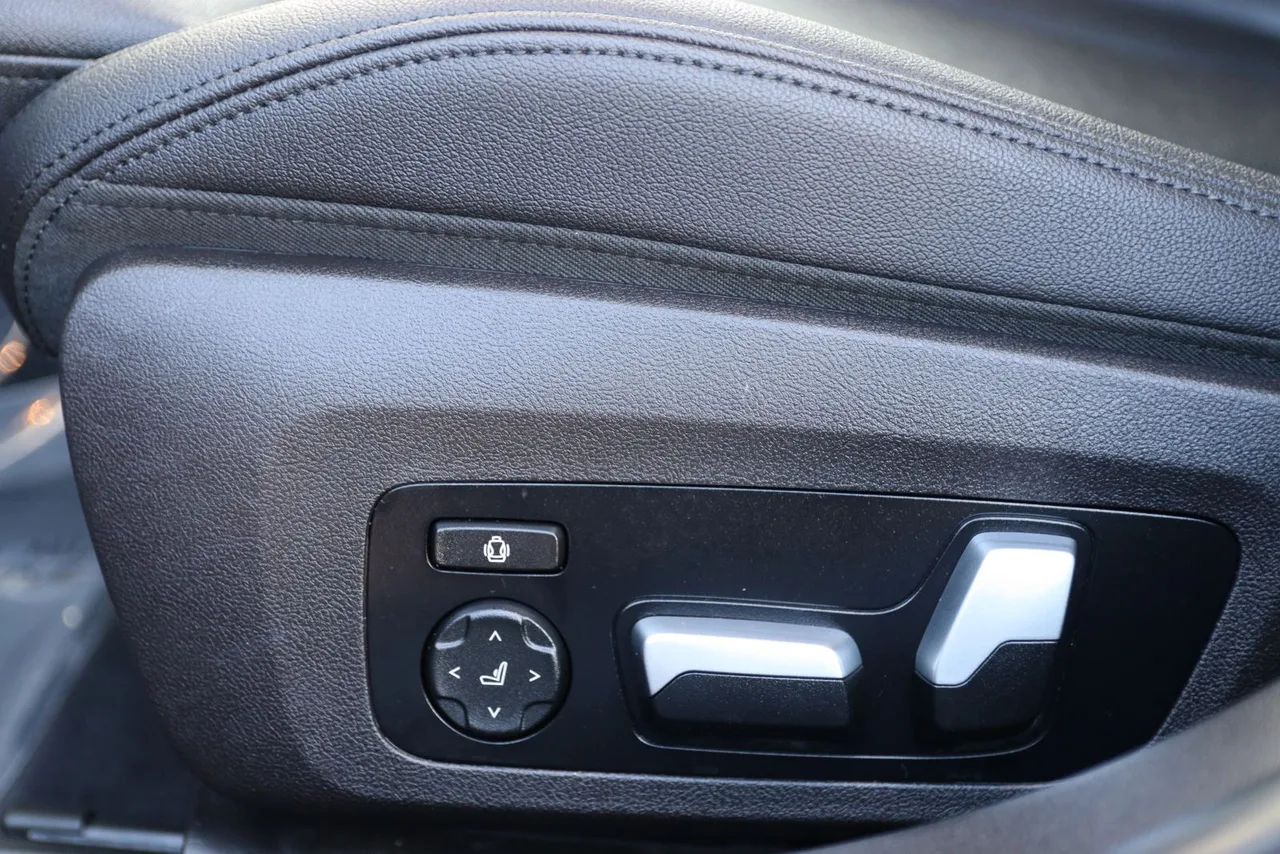 2021 BMW 3 Series 330i xDrive Sedan 4D in black — photo 16 of 43
