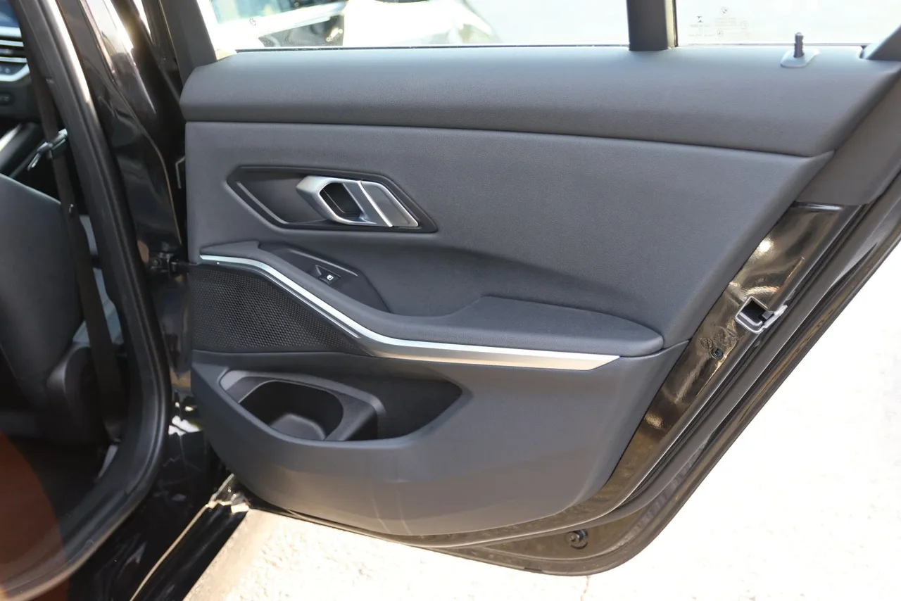 2021 BMW 3 Series 330i xDrive Sedan 4D in black — photo 20 of 43