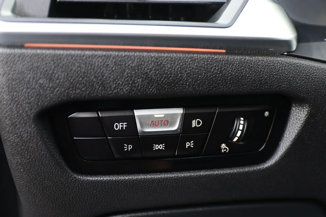 2021 BMW 3 Series 330i xDrive Sedan 4D in black — photo 36 of 43