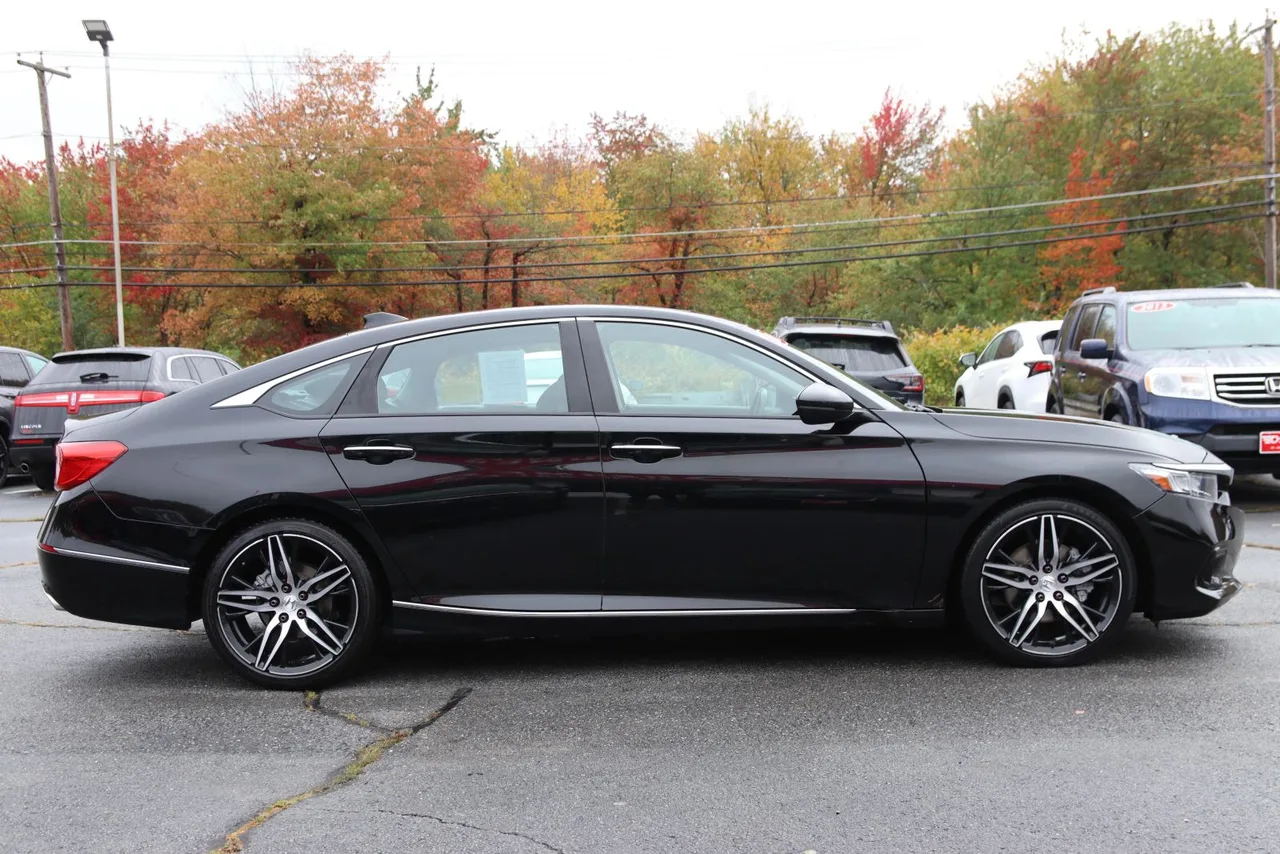 2021 Honda Accord Touring Sedan 4D in black — photo 5 of 41