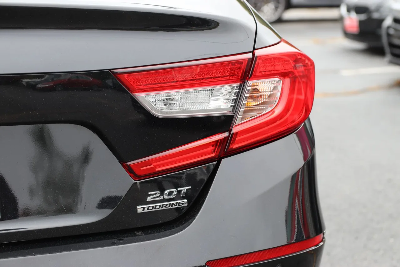 2021 Honda Accord Touring Sedan 4D in black — photo 7 of 41