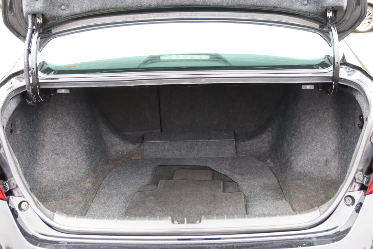 2021 Honda Accord Touring Sedan 4D in black — photo 8 of 41