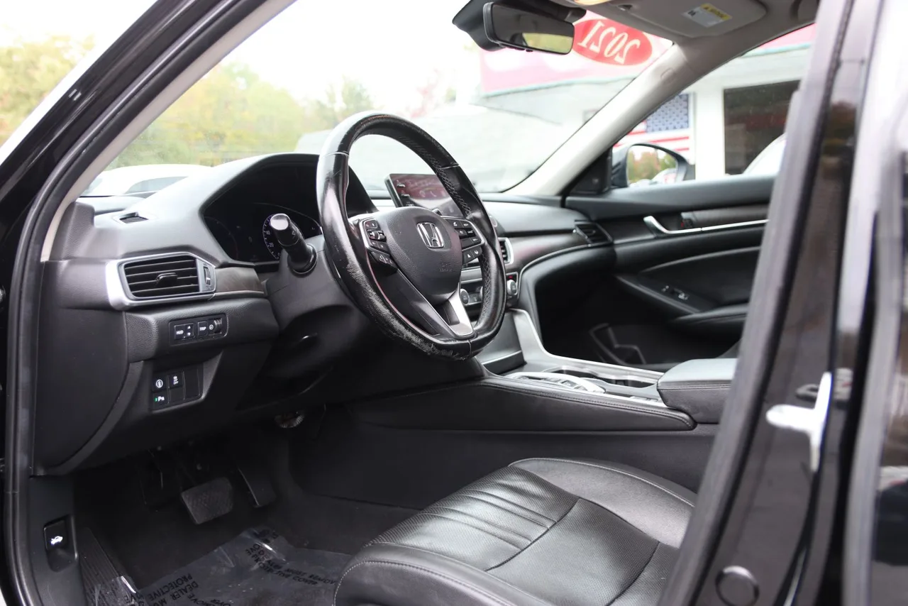 2021 Honda Accord Touring Sedan 4D in black — photo 11 of 41