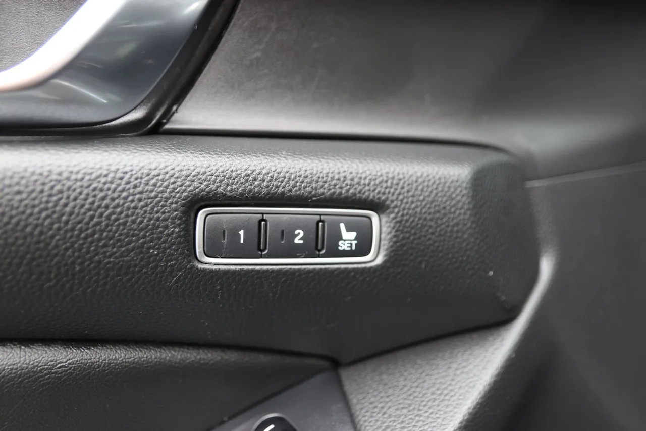 2021 Honda Accord Touring Sedan 4D in black — photo 14 of 41