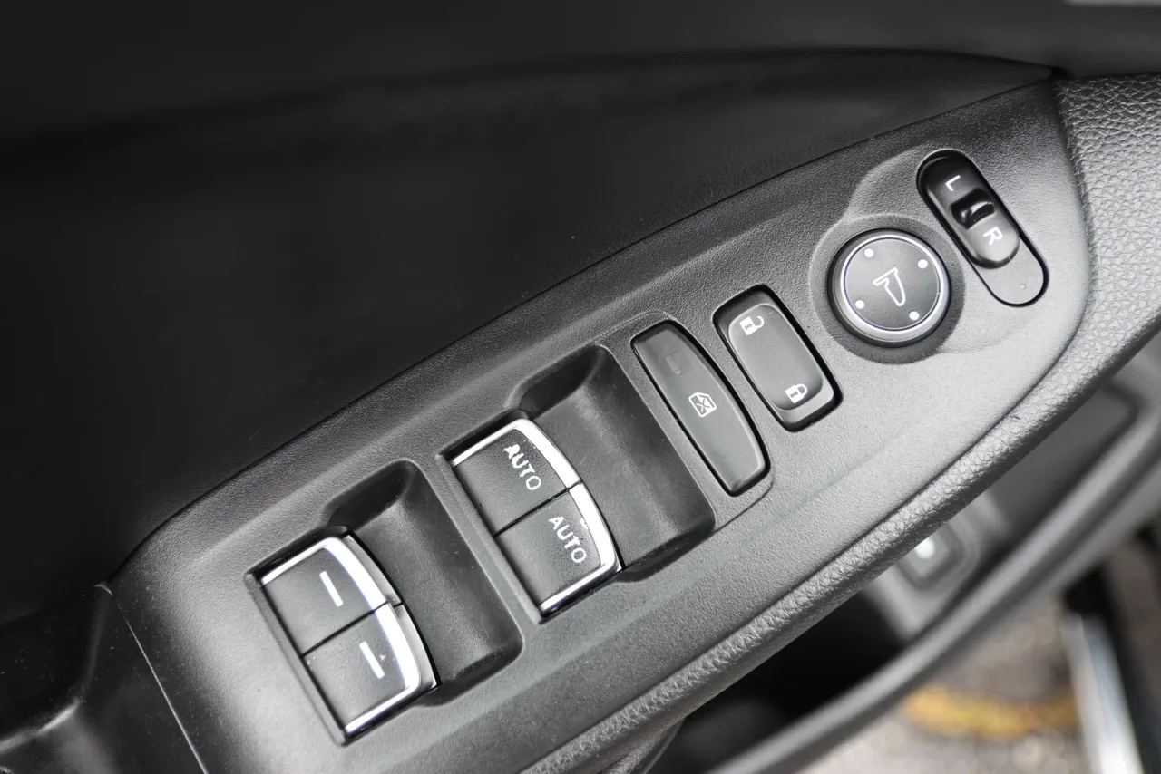2021 Honda Accord Touring Sedan 4D in black — photo 15 of 41
