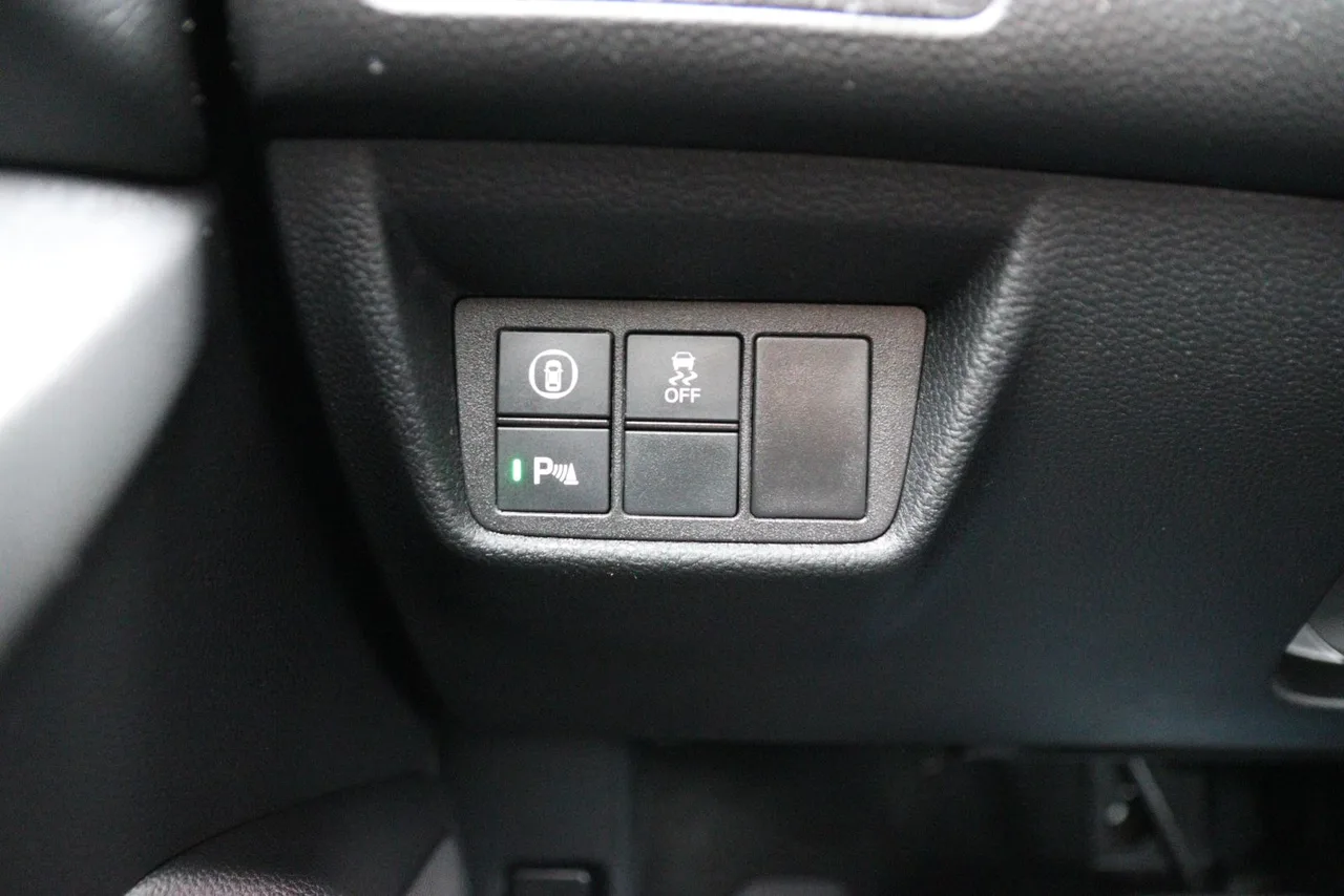 2021 Honda Accord Touring Sedan 4D in black — photo 29 of 41