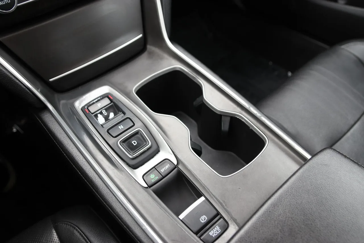 2021 Honda Accord Touring Sedan 4D in black — photo 33 of 41