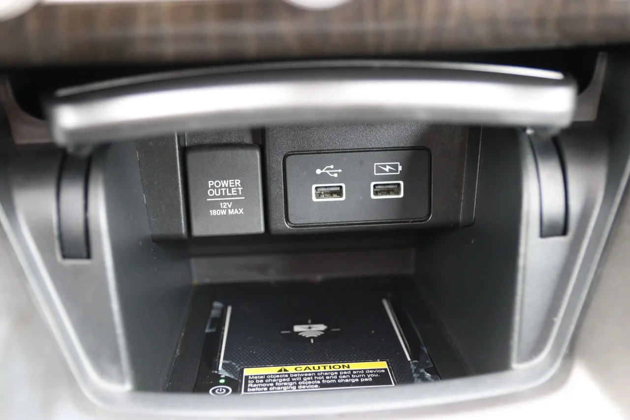 2021 Honda Accord Touring Sedan 4D in black — photo 34 of 41