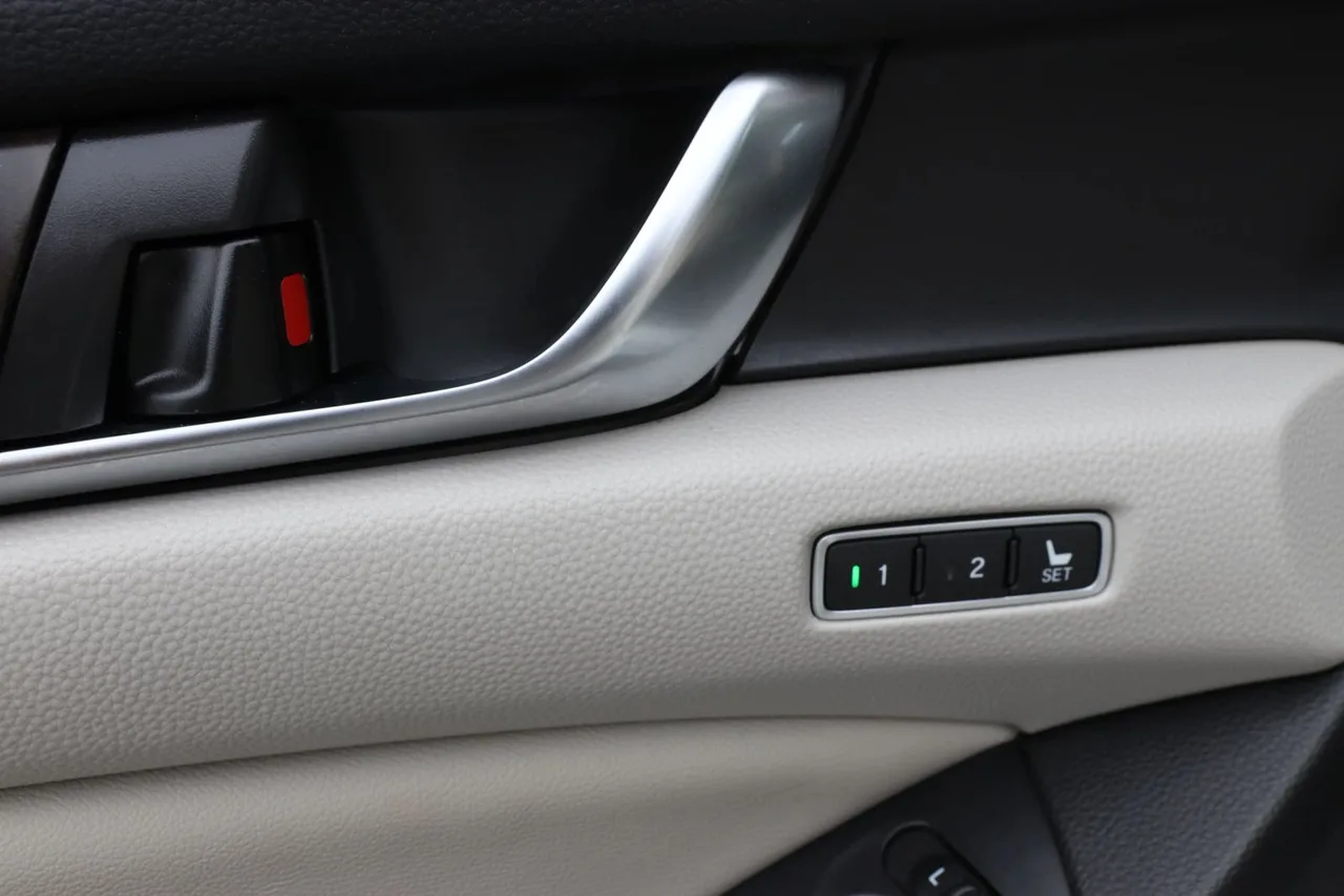 2021 Honda Accord EX-L Sedan 4D in white — photo 15 of 40