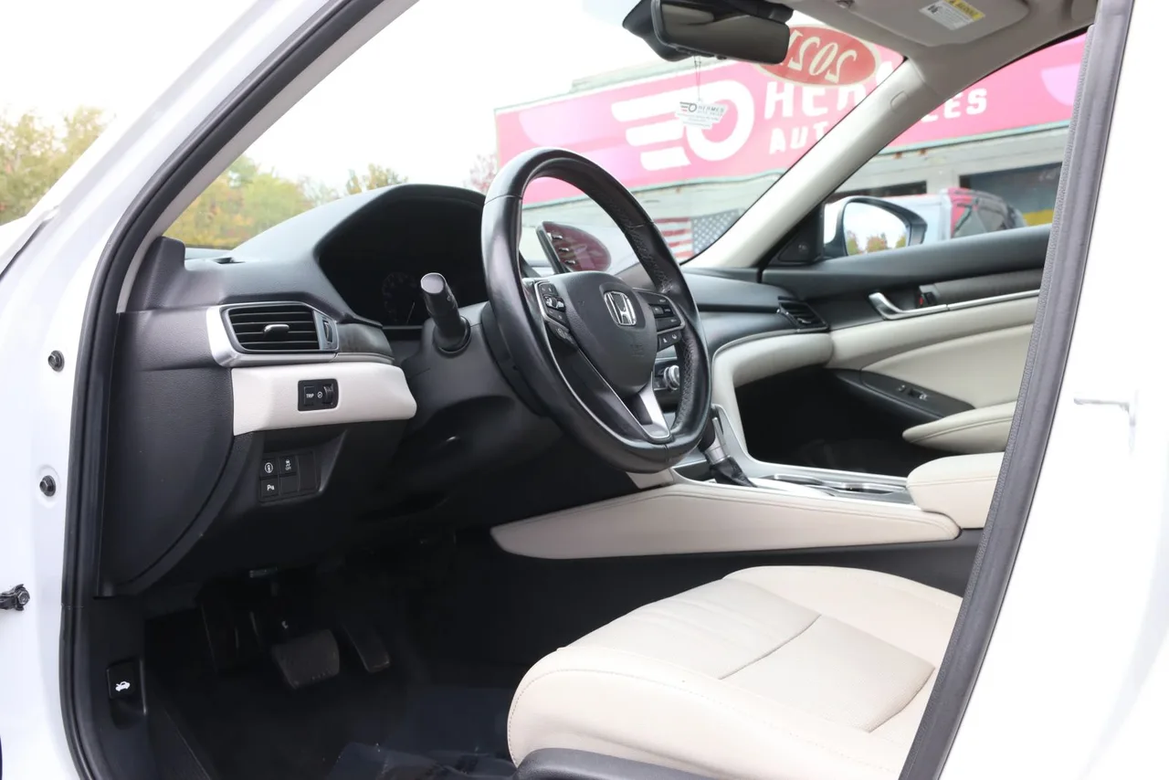 2021 Honda Accord EX-L Sedan 4D in white — photo 16 of 40