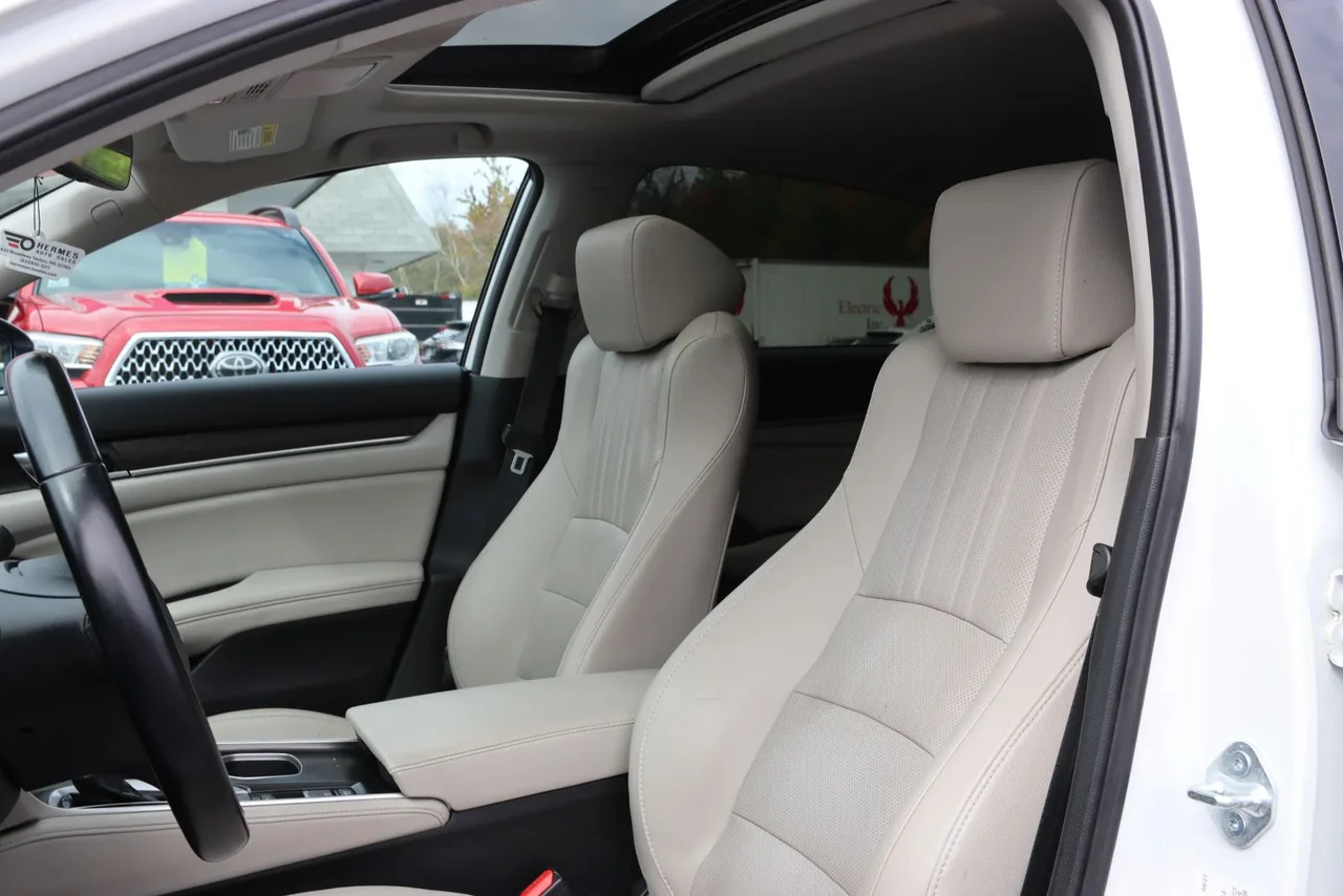 2021 Honda Accord EX-L Sedan 4D in white — photo 17 of 40