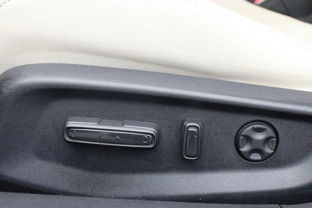 2021 Honda Accord EX-L Sedan 4D in white — photo 19 of 40