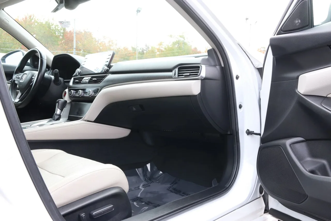 2021 Honda Accord EX-L Sedan 4D in white — photo 27 of 40