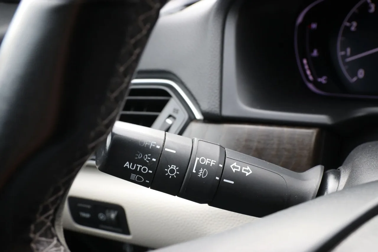 2021 Honda Accord EX-L Sedan 4D in white — photo 36 of 40