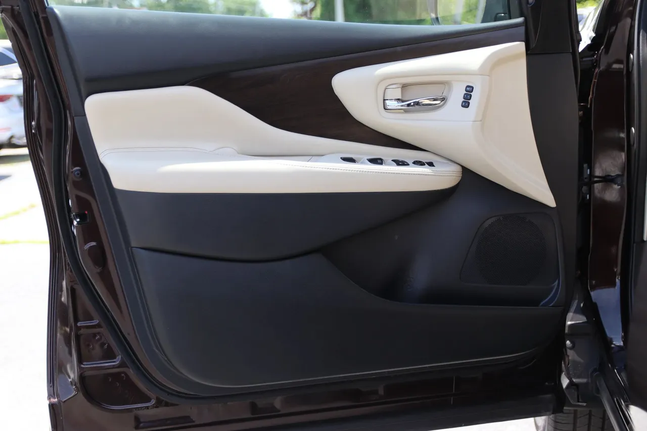2021 Nissan Murano Platinum Sport Utility 4D in brown — photo 9 of 32
