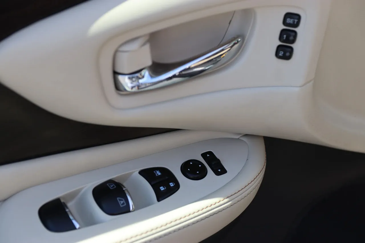 2021 Nissan Murano Platinum Sport Utility 4D in brown — photo 10 of 32