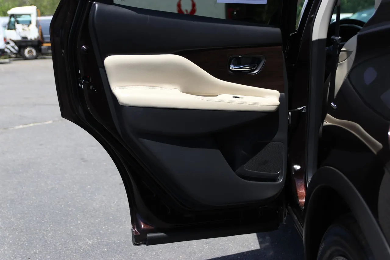 2021 Nissan Murano Platinum Sport Utility 4D in brown — photo 12 of 32