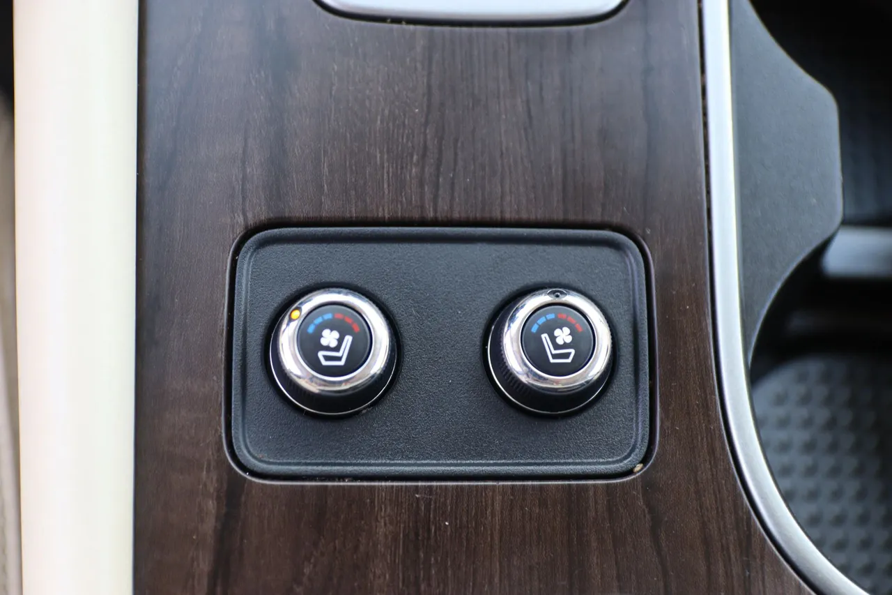 2021 Nissan Murano Platinum Sport Utility 4D in brown — photo 25 of 32