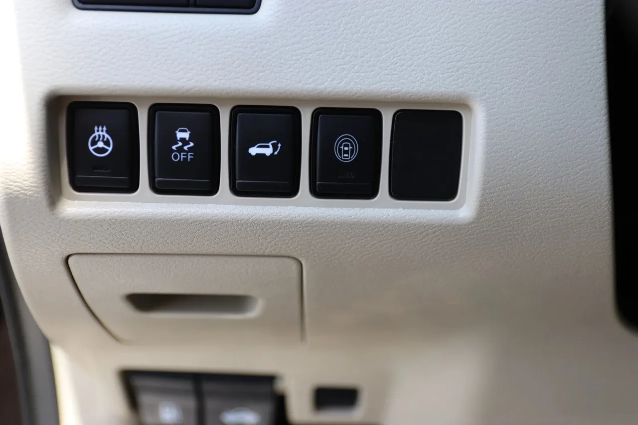 2021 Nissan Murano Platinum Sport Utility 4D in brown — photo 26 of 32