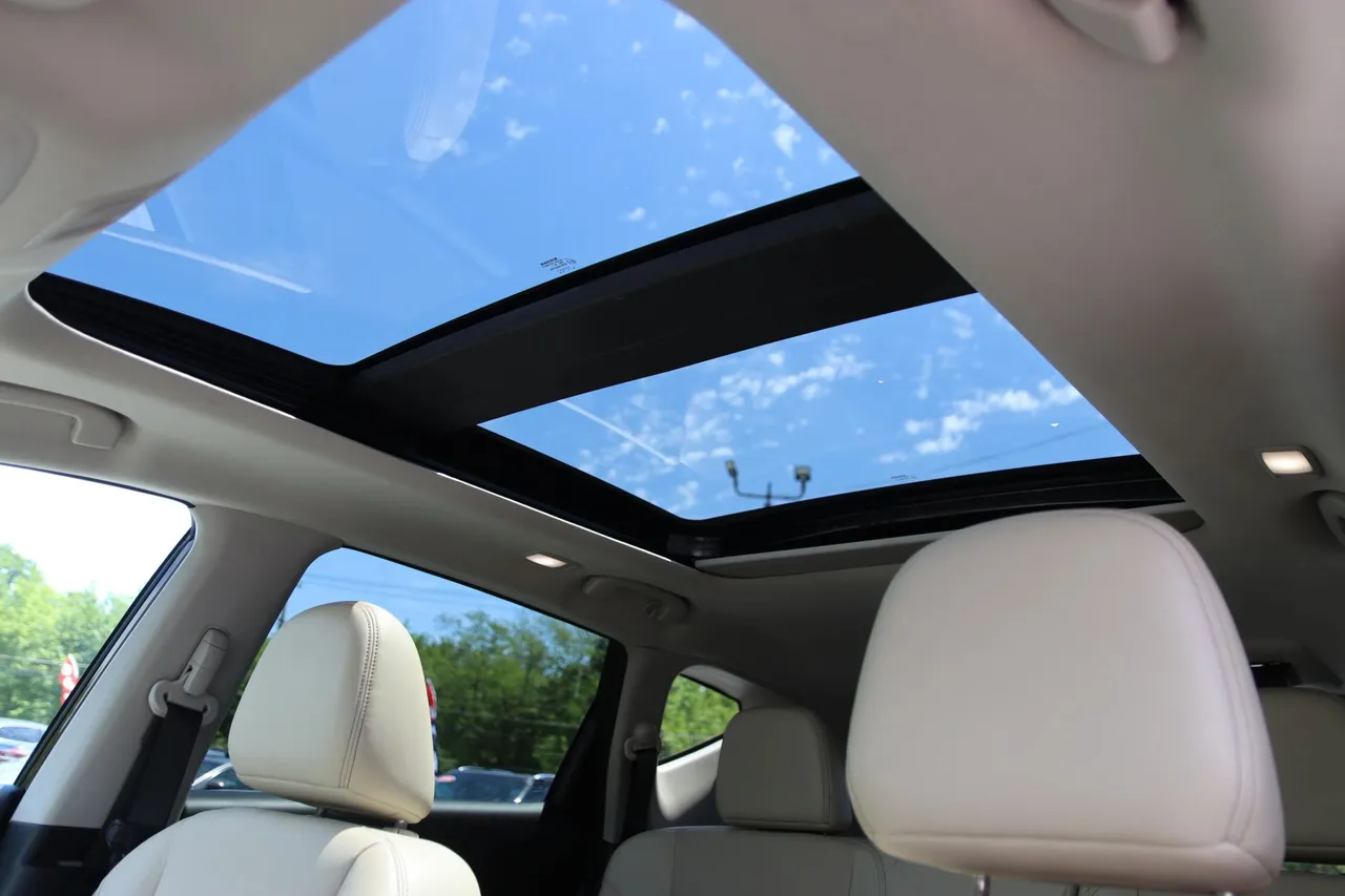 2021 Nissan Murano Platinum Sport Utility 4D in brown — photo 28 of 32