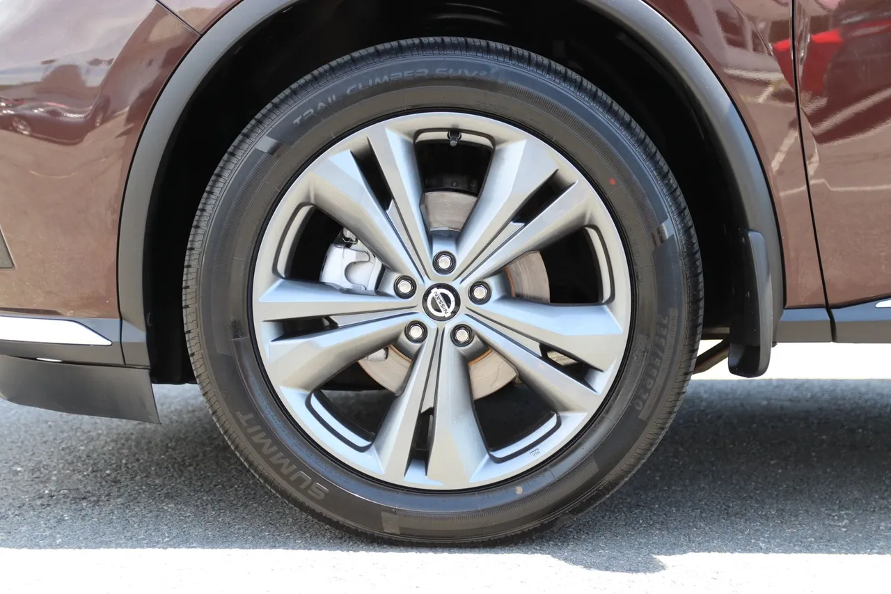2021 Nissan Murano Platinum Sport Utility 4D in brown — photo 29 of 32
