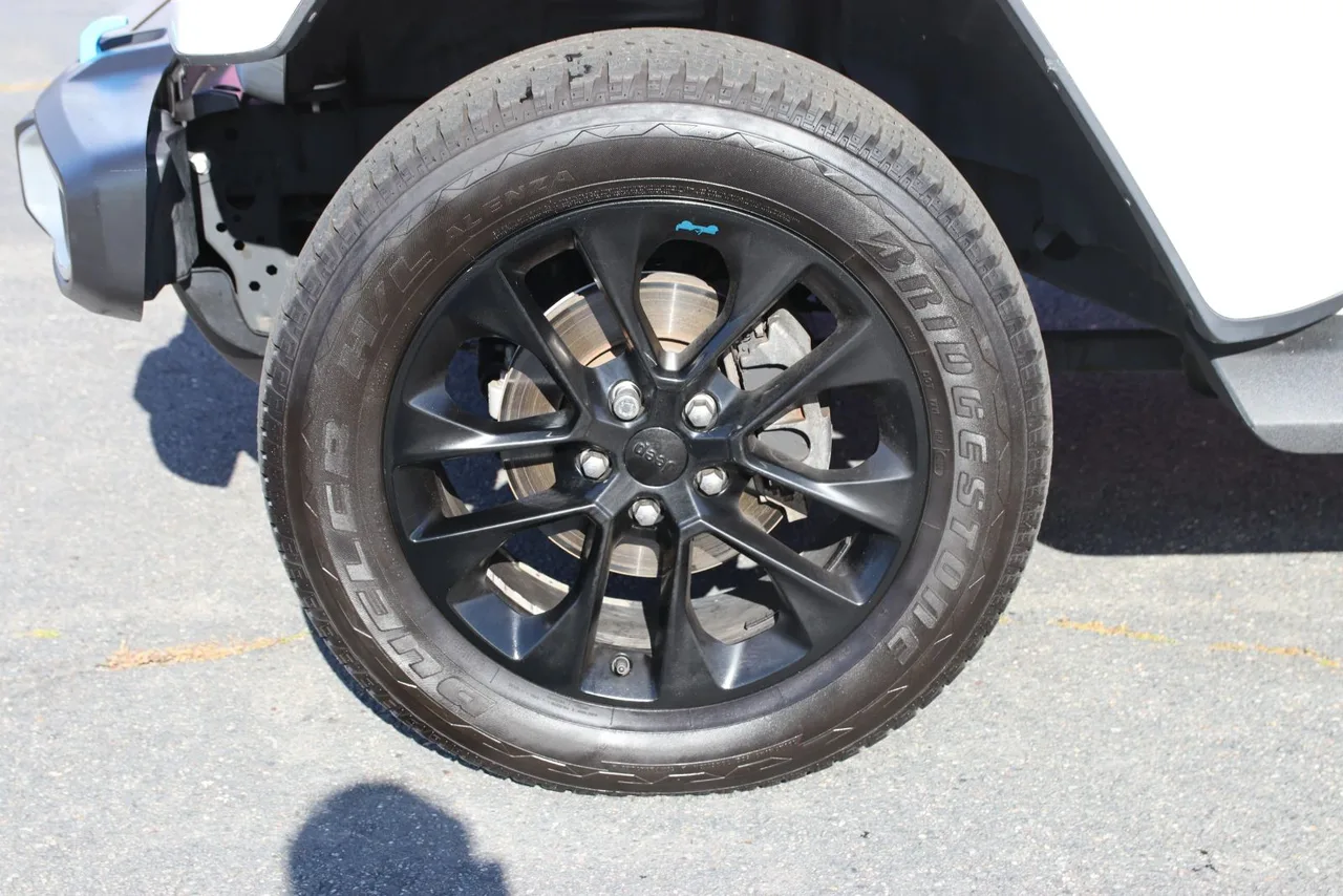 2022 Jeep Wrangler Unlimited 4xe Sahara 4xe Sport Utility 4D in white — photo 4 of 35