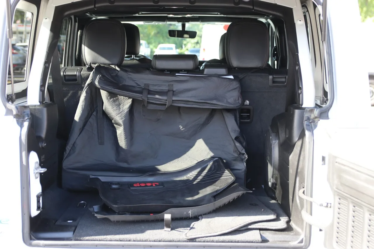 2022 Jeep Wrangler Unlimited 4xe Sahara 4xe Sport Utility 4D in white — photo 11 of 35