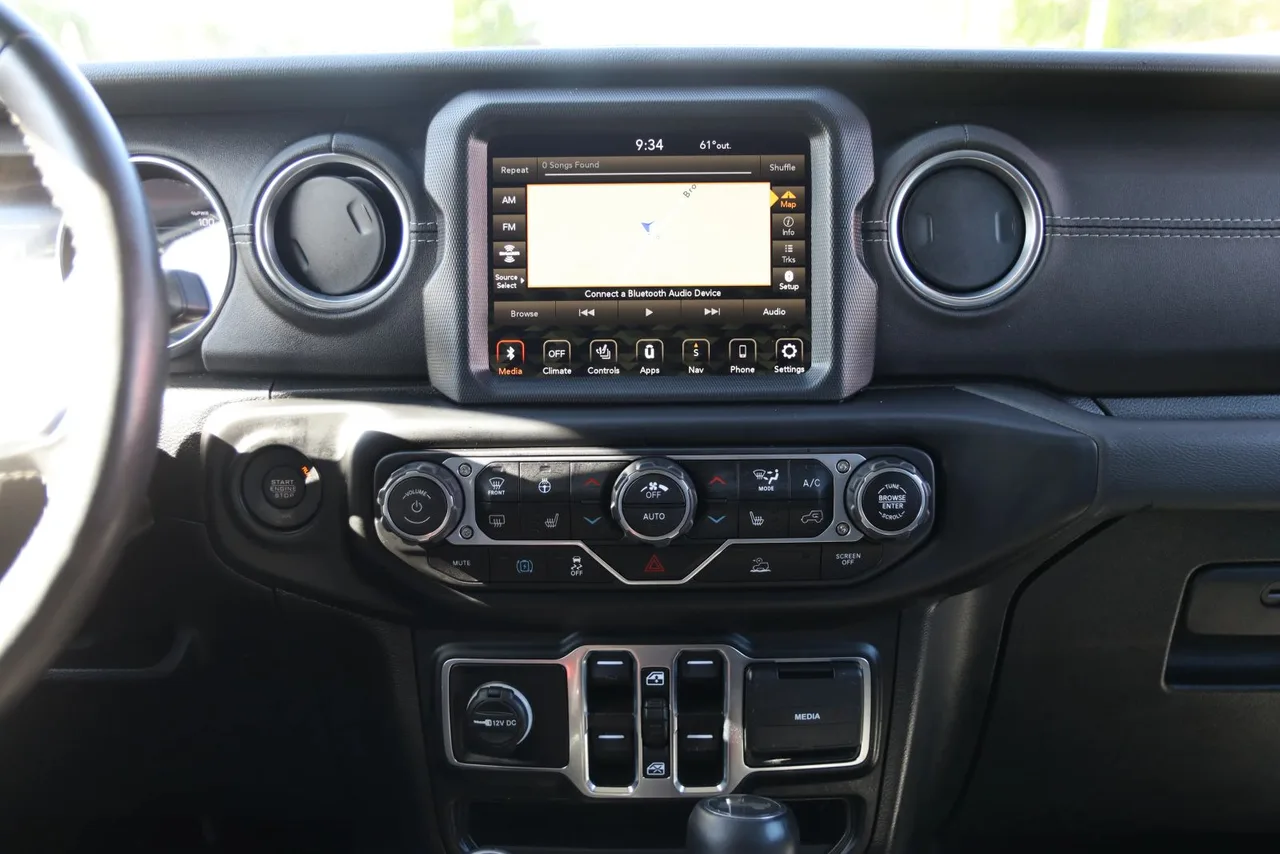 2022 Jeep Wrangler Unlimited 4xe Sahara 4xe Sport Utility 4D in white — photo 27 of 35
