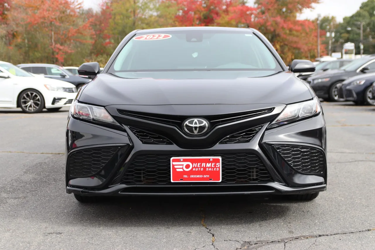 2022 Toyota Camry SE Sedan 4D in black — photo 2 of 39