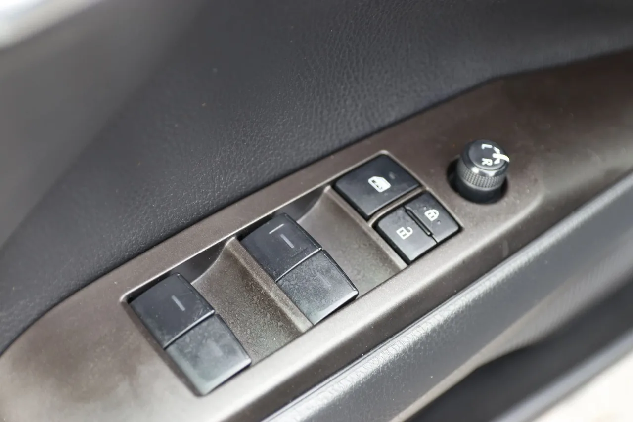 2022 Toyota Camry SE Sedan 4D in black — photo 15 of 39