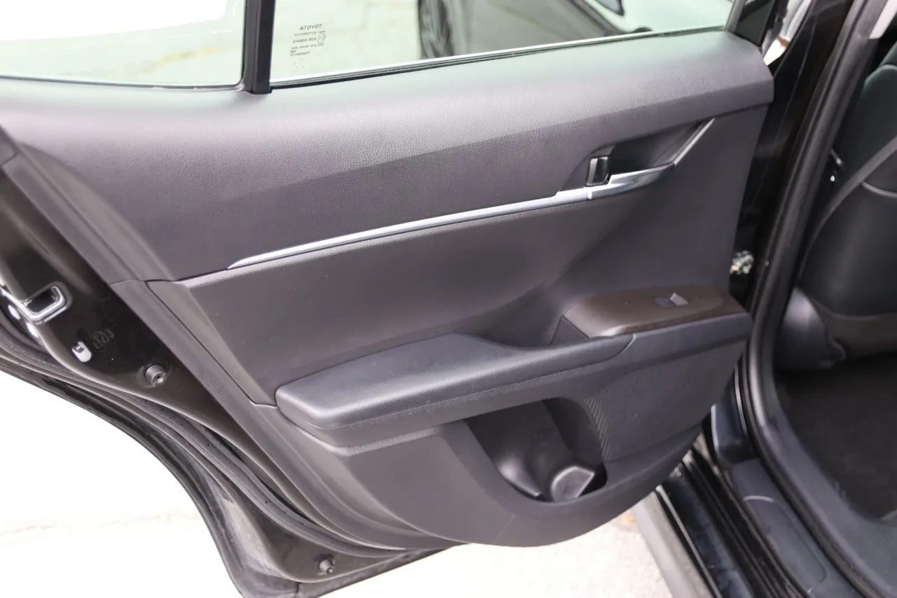 2022 Toyota Camry SE Sedan 4D in black — photo 18 of 39