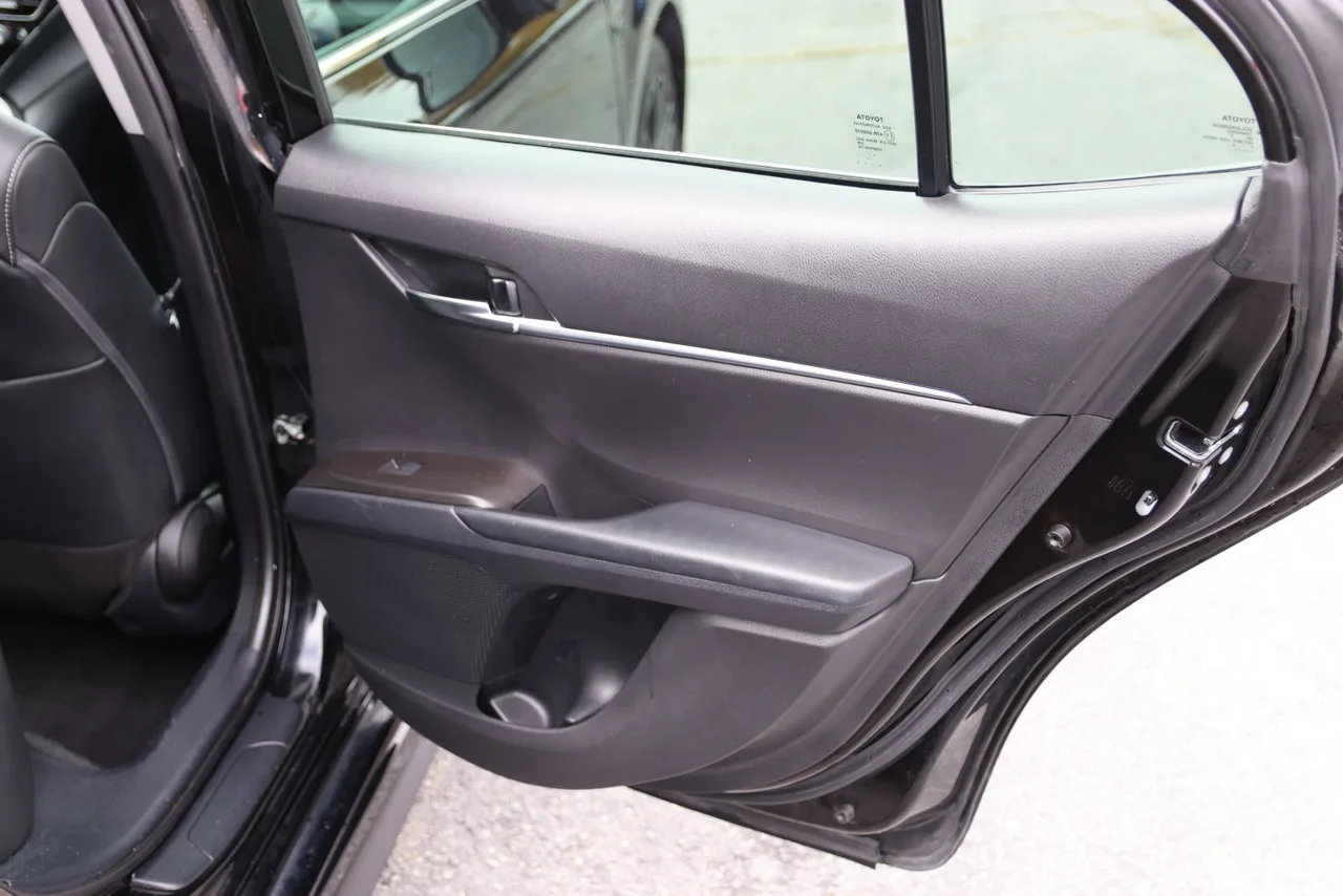 2022 Toyota Camry SE Sedan 4D in black — photo 21 of 39