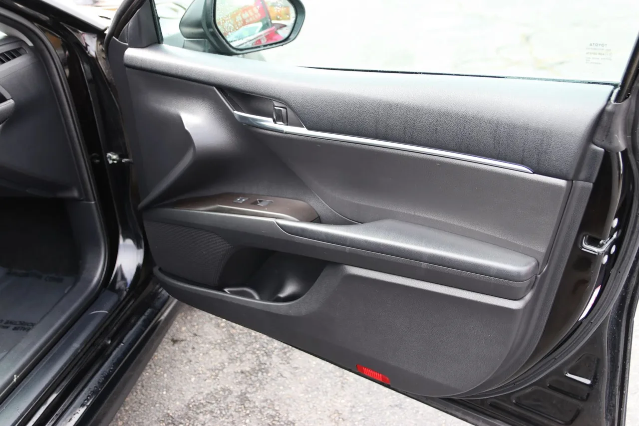 2022 Toyota Camry SE Sedan 4D in black — photo 24 of 39
