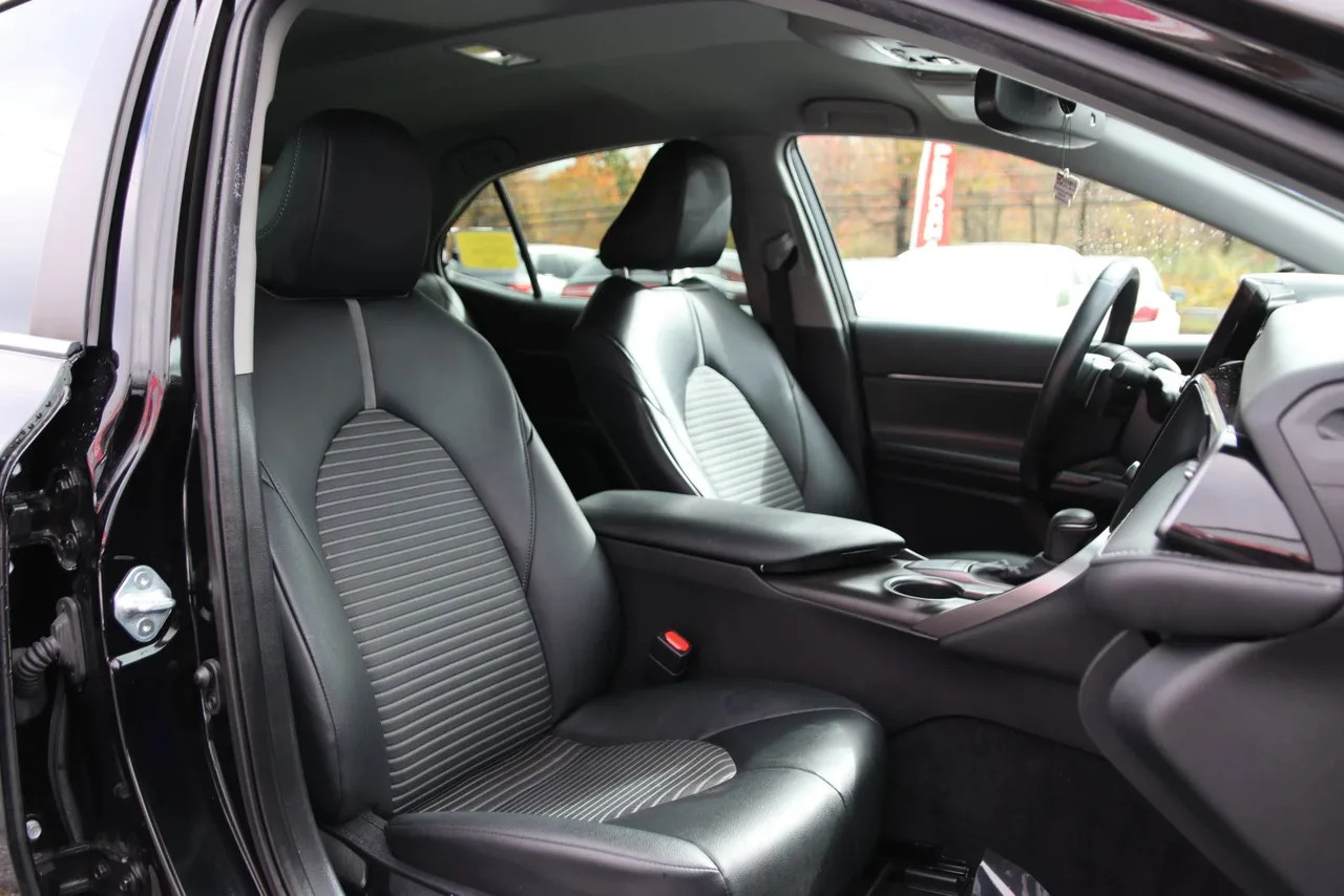 2022 Toyota Camry SE Sedan 4D in black — photo 26 of 39