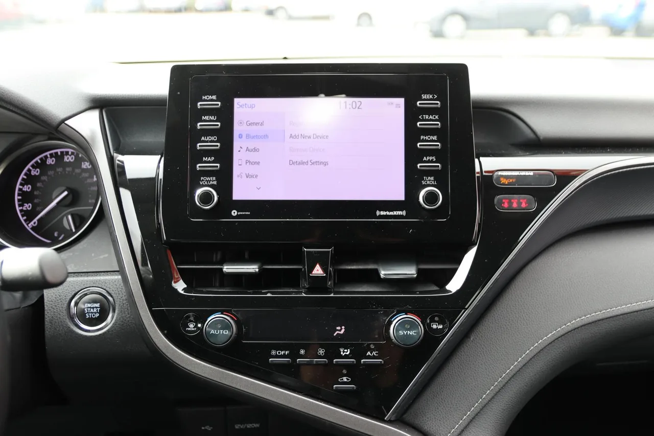 2022 Toyota Camry SE Sedan 4D in black — photo 28 of 39