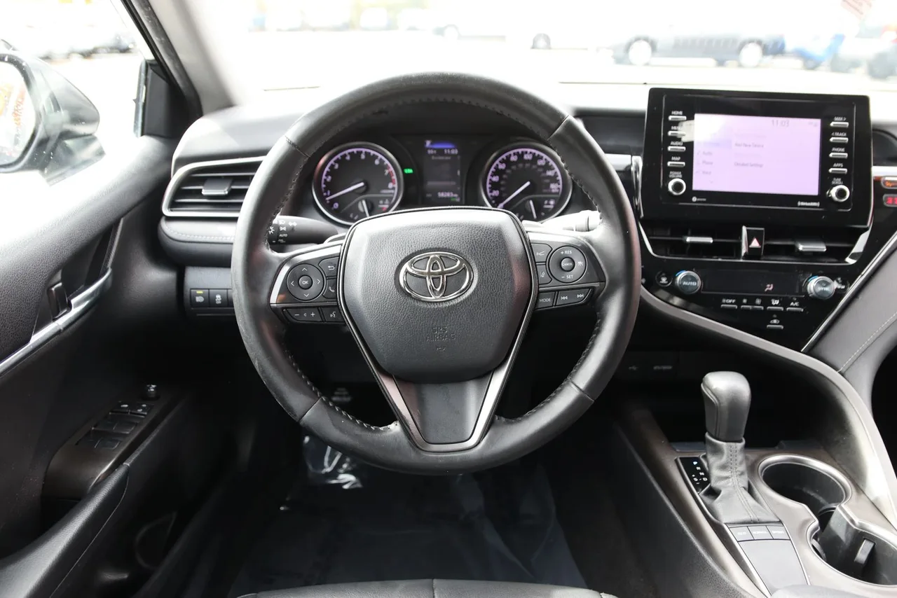 2022 Toyota Camry SE Sedan 4D in black — photo 29 of 39