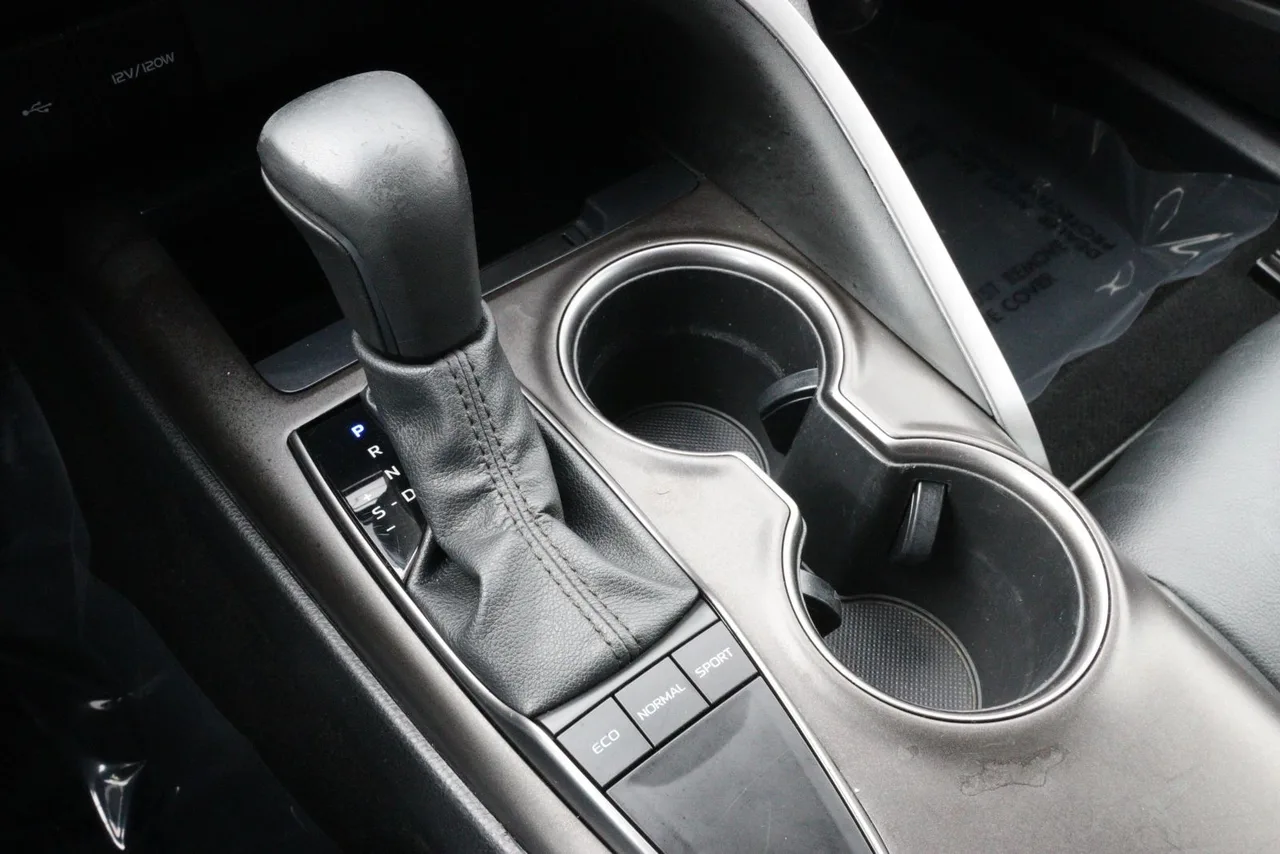 2022 Toyota Camry SE Sedan 4D in black — photo 30 of 39