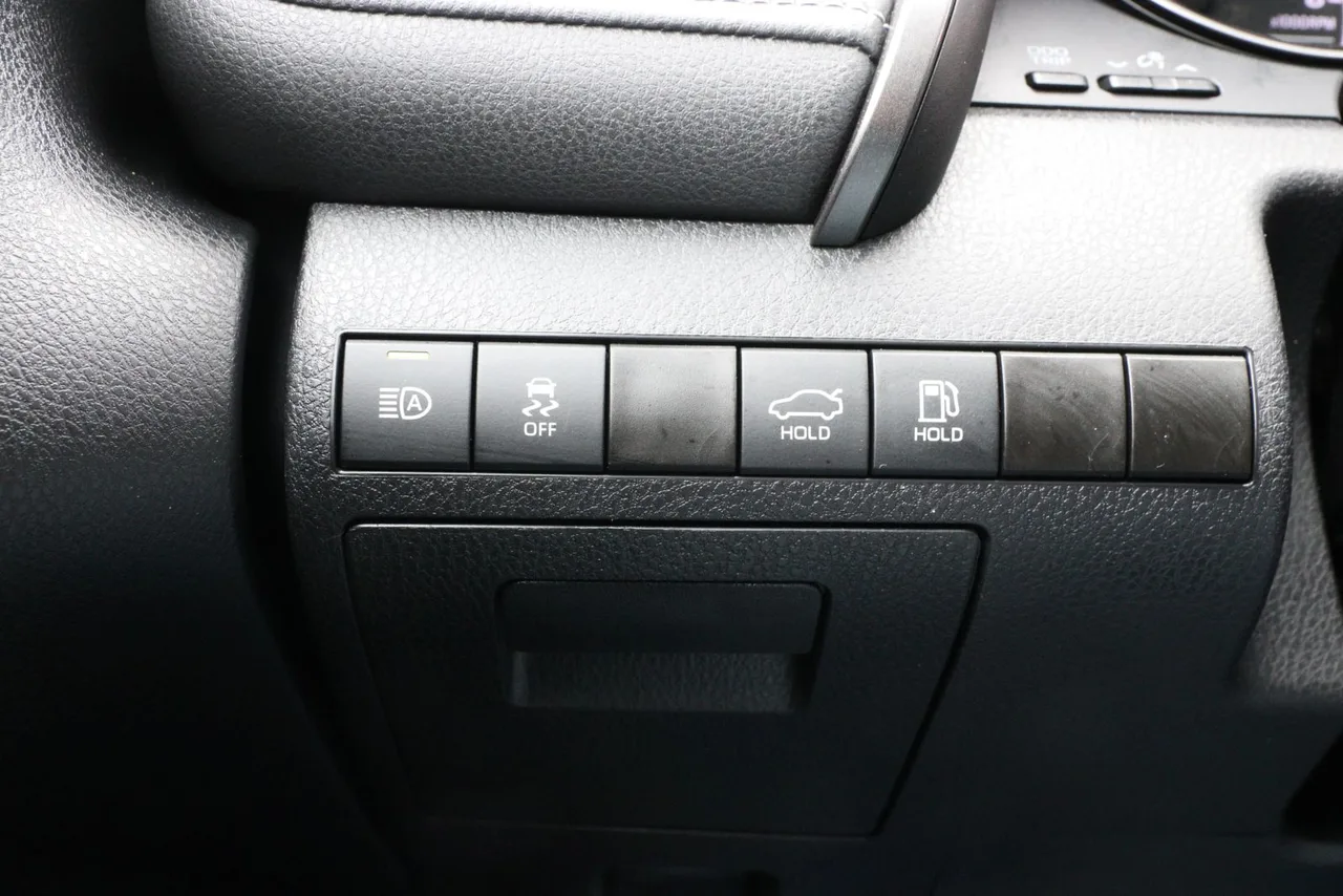 2022 Toyota Camry SE Sedan 4D in black — photo 34 of 39