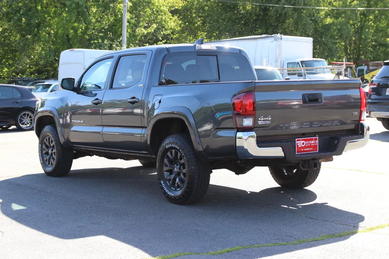 2022 Toyota Tacoma Double Cab SR5 Pickup 4D 5 ft in gray — photo 3 of 30