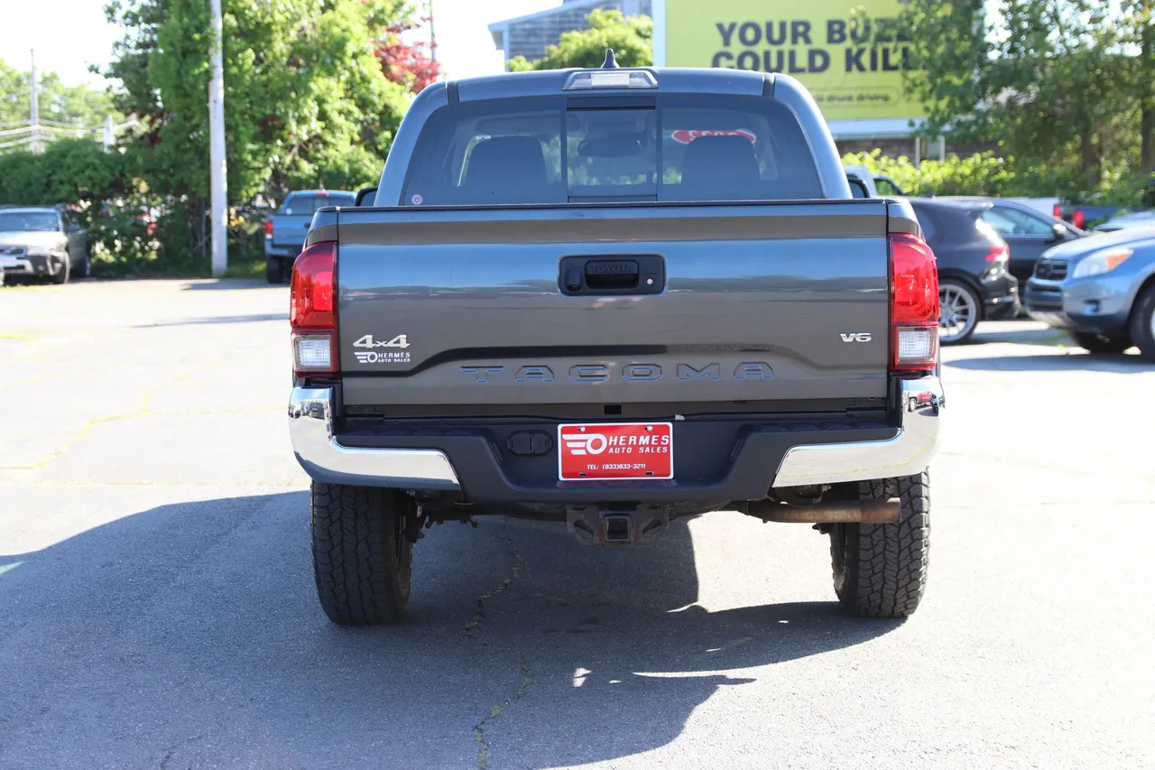 2022 Toyota Tacoma Double Cab SR5 Pickup 4D 5 ft in gray — photo 4 of 30