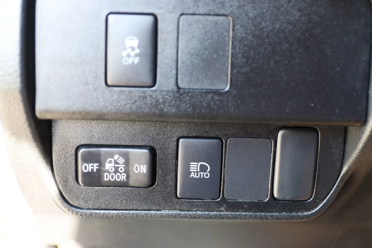 2022 Toyota Tacoma Double Cab SR5 Pickup 4D 5 ft in gray — photo 21 of 30