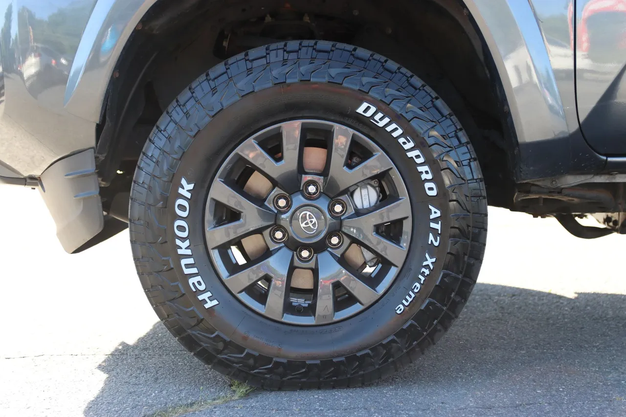 2022 Toyota Tacoma Double Cab SR5 Pickup 4D 5 ft in gray — photo 26 of 30